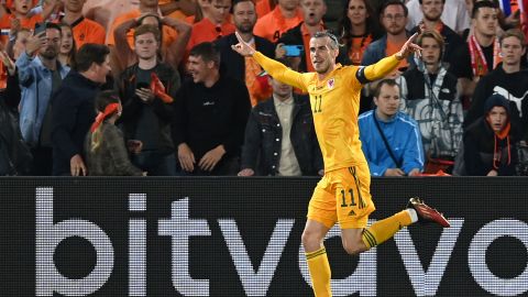 Gareth Bale celebra tras marcar el segundo gol del encuentro entre Gales y Holanda por la UEFA Nations League.