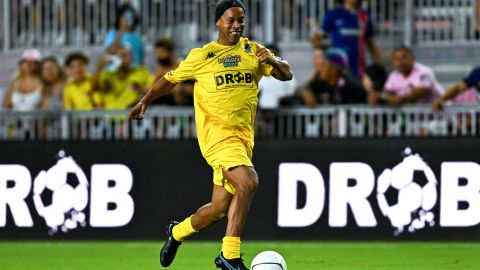 Ronaldinho Gaucho durante 'The Beautiful Game', el encuentro amistoso que disputó contra el equipo de Roberto Carlos en junio de 2022.