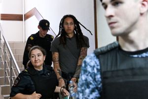 Rusia sentencia a seis meses más de prisión a la jugadora de la WNBA Brittney Griner por "contrabando de drogas"