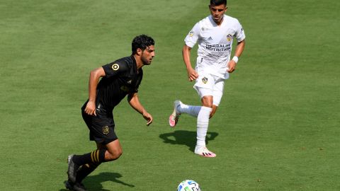 Carlos Vela durante un encuentro ante Los Angeles Galaxy en 2020.