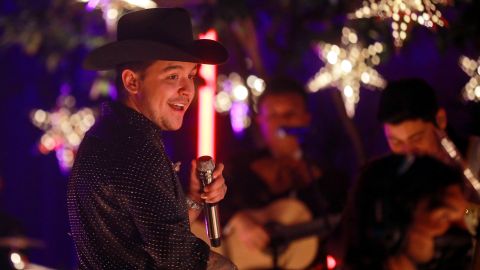 El cantante Christian Nodal se arrepiente por no haber tomado en cuenta al Grupo Firme.