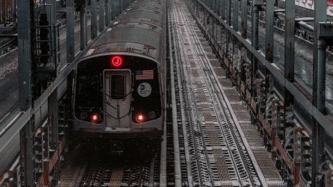 Plataforma elevada del Metro de Nueva York, en Williamsburg Bridge.