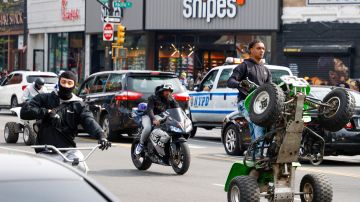 Las motos todoterreno se vuelcan a las calles cuando las temperaturas son más cálidas.