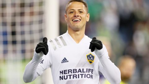 Javier Chicharito Hernández celebra tras marcar en un encuentro ante Seattle Sounders.