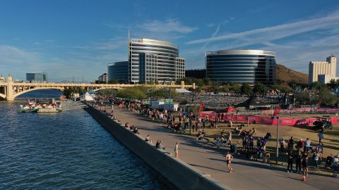 Sean Bickings, de 34 años, se ahogó en el lago de la ciudad de Tempe.