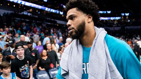 Tras ser arrestado, Miles Bridges salió en libertad pagando una fianza tasada en $130,000 dólares.