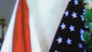 El representante republicano Greg Steube, de Florida, mostró una de sus armas una audiencia del Comité Judicial de la Cámara.