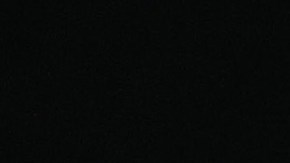 Joe Cordina (L) instantes después de conectar el derechazo a Kenichi Ogawa (R) con el que conquistó el título superpluma de la Federación Internacional de Boxeo.