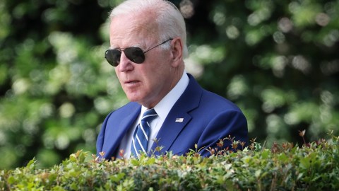 Desde Los Ángeles, Biden se refirió a la insurrección que tuvo lugar el 6 de enero de 2021.