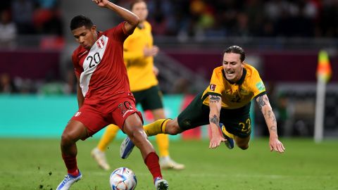 Edison Flores (L) pudo haber clasificado a Perú a Qatar 2022.