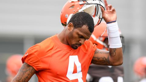 Deshaun Watson pactó recientemente con 20 mujeres un acuerdo extrajudicial por las demandas de acoso sexual, pero aún tiene cuatro denuncias en el juzgado.