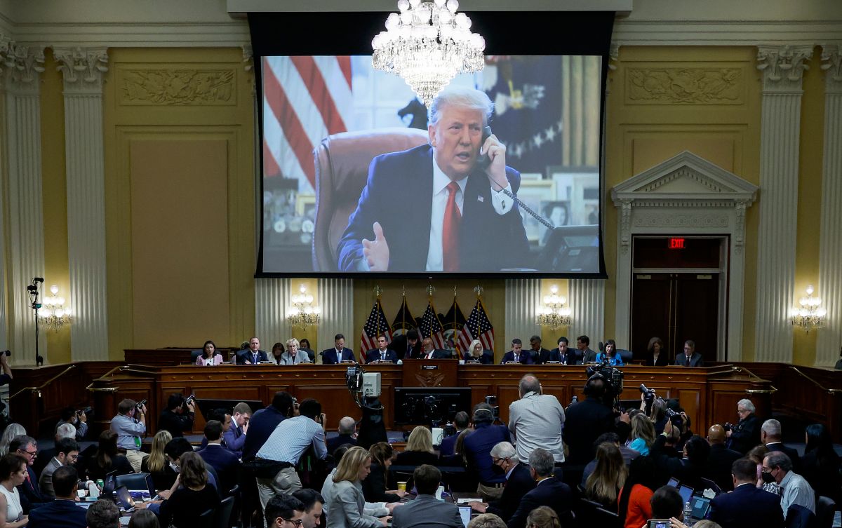 Imagen de Donald Trump durante la tercera audiencia del Comité de la Cámara de Representantes para investigar el ataque del 6 de enero al Capitolio.