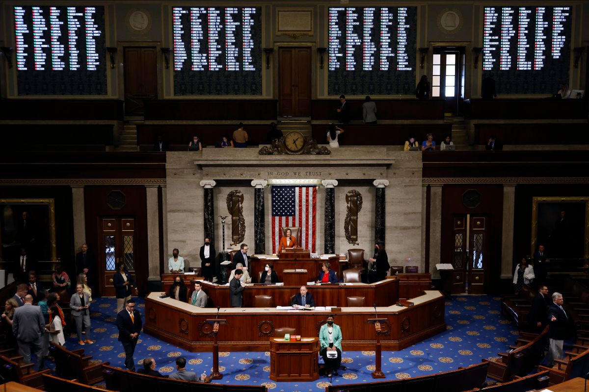 La Cámara de Representantes previo a la votación final de la legislación para reforzar el control de armas en EE.UU. 