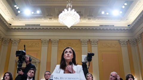 Cassidy Hutchinson durante su testimonio sobre el asalto al Capitolio.