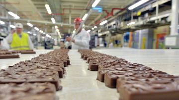 Mars produce algunas de las golosinas más icónicas en sus fábricas, incluidos los chocolates M&M's.