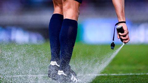 Hinchas apuñalan a un árbitro durante un partido del fútbol chileno