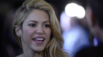 La cantante Shakira publicó un video explicando cómo hacer sus sensuales pasos.