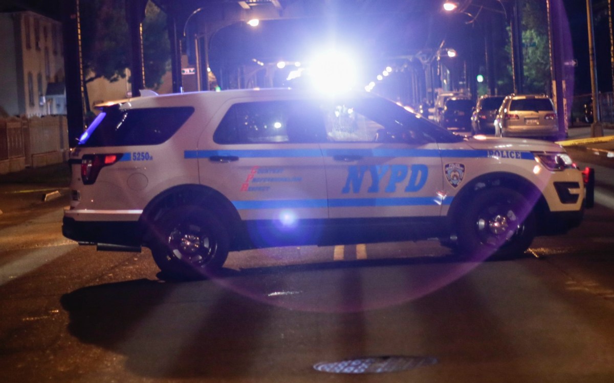 ¡Por ser hispano! Un sujeto golpea con un tubo a un hombre en Queens ...