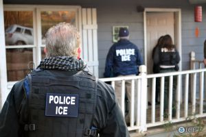 Administración Biden detiene los límites de arrestos de ICE tras fallo judicial