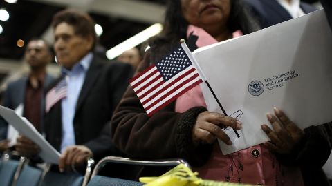 USCIS prepara una nueva regla de carga pública.