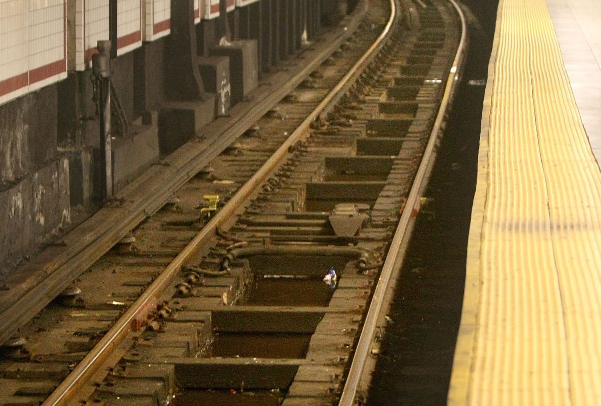 Drunk teen dies after falling on subway tracks in Manhattan