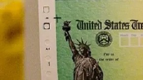 Qué se sabe sobre un cheque de estímulo de $1,000 por aumento de gasolina