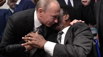 Pelé junto al presidente de Rusia, Vladimir Putin.