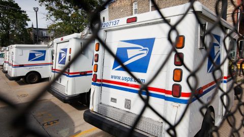 US Postal Service To Offer Large Number Of Buyouts To Save Costs