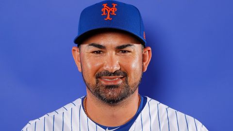 Adrián González se retiró este año del beisbol