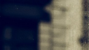 Letrero de cerrado en restaurante