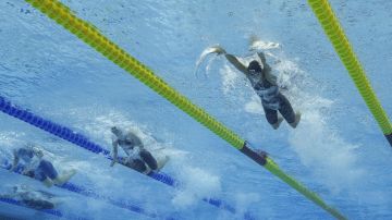 FINA impide a nadadores transexuales participen en competiciones femeninas de élite