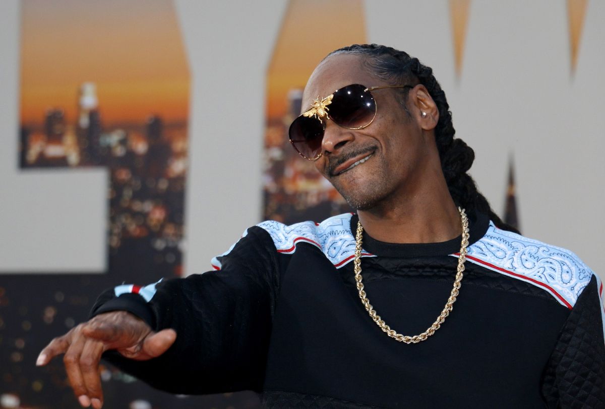 Snoop Dogg sigue apostando por el negocio de los alimentos y lanzará un negocio de postres junto con su hijo.