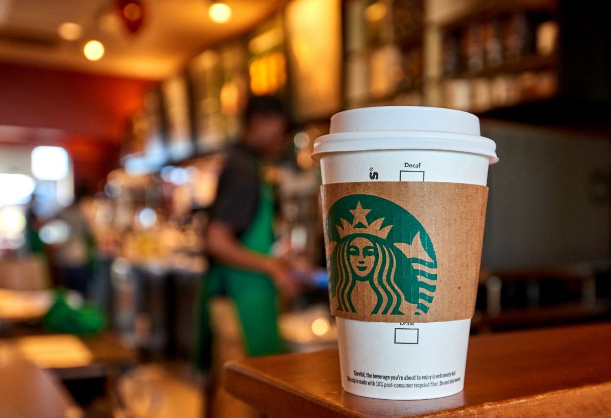 Starbucks anuncia cierre de cafetería en Ithaca, la primera en Estados Unidos donde los trabajadores votaron a favor de sindicalizarse.