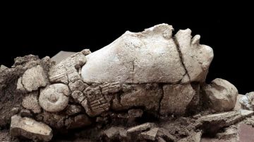 La escultura de piedra fue descubierta durante trabajos de conservación en la ciudad maya de Palenque.
