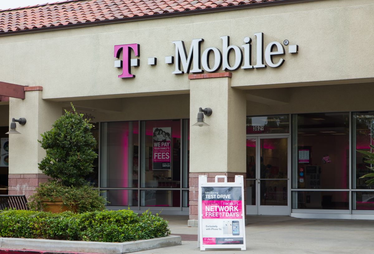 T-Mobile aumentó el salario mínimo para todos sus empleados a $20 dólares la hora.