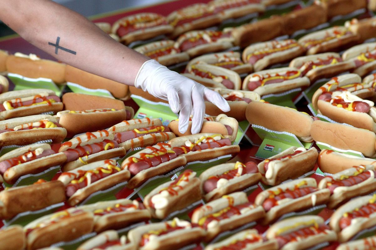 Los hot dogs y hamburguesas no serían los mismos sin mostaza.