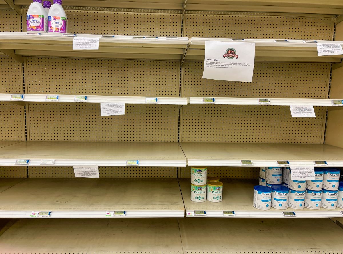 Casi el 73% de los estantes de las tiendas de fórmulas para bebés están vacíos.