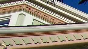 Los vecinos juntaron $275,000 dólares para comprar la casa de Taylor.