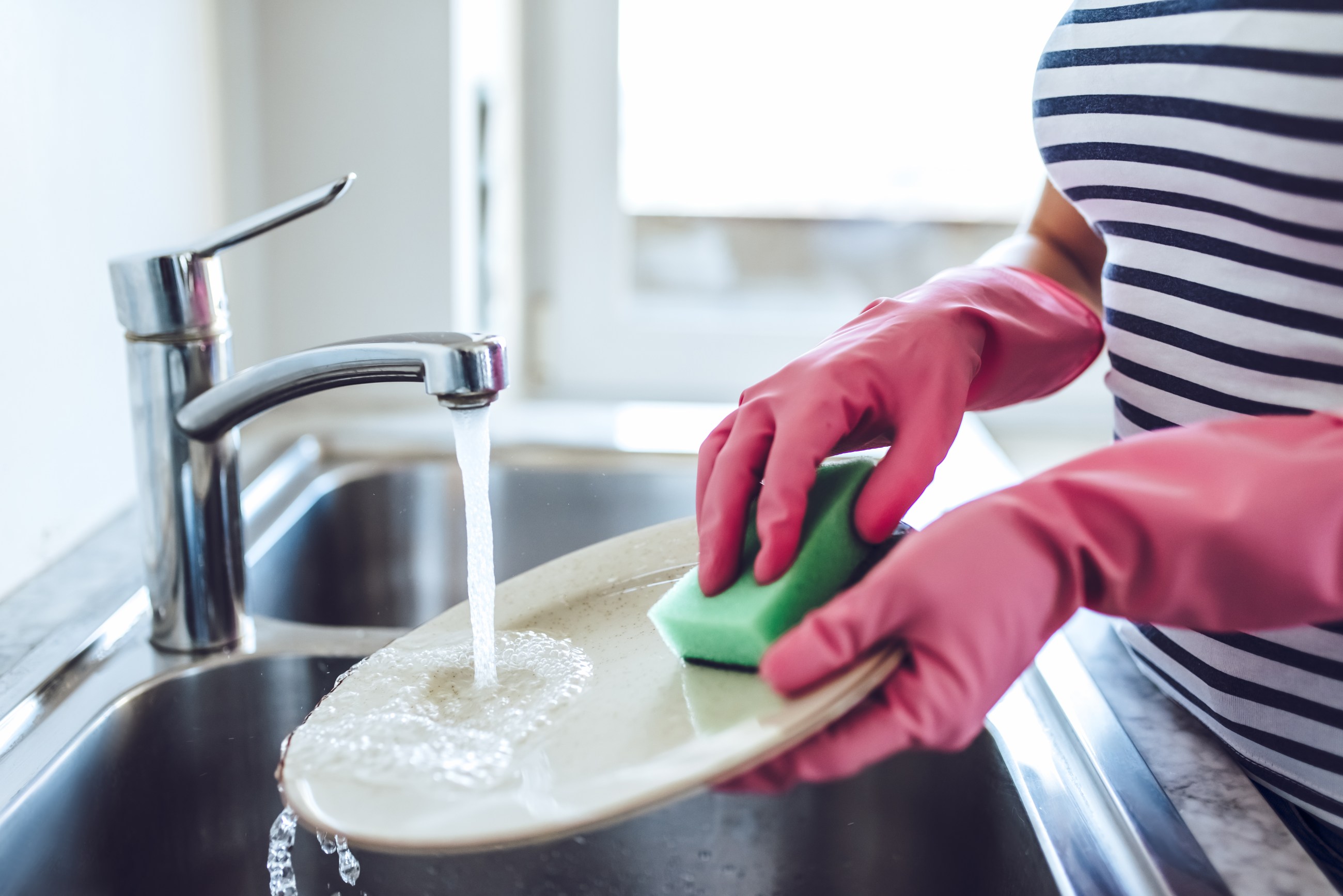 9 consejos para lavar bien los trastes y evitar la propagación de