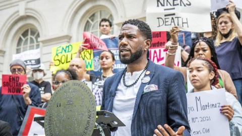 Jumaane Williams, defensor del pueblo de NYC, durante el lanzamiento del proyecto de ley.
