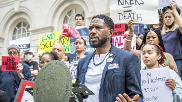 Jumaane Williams, defensor del pueblo de NYC, durante el lanzamiento del proyecto de ley.