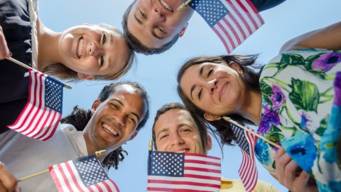 Las banderas y los fuegos artificiales son los protagonistas en el 4 de julio, día de la Independencia de Estados Unidos.