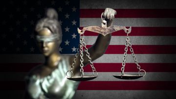 Lady,Justice,With,U.s,Flag,Background