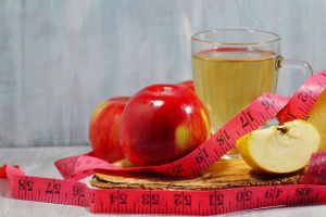 Cuál es la mejor forma de usar el vinagre de manzana para bajar de peso