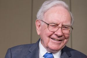 Warren Buffett dona $4 mil millones a organizaciones benéficas, varias de su familia