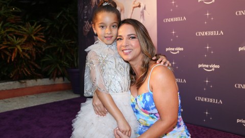 Adamari López no habría recibido elevada suma de dinero para sorprender a Toni Costa con Alaïa