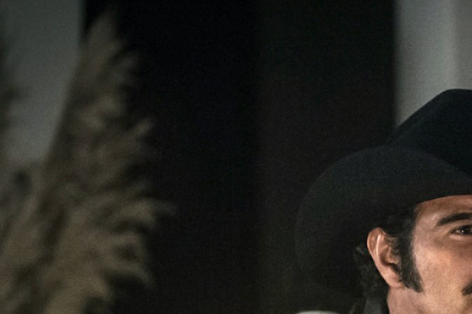 Pablo Montero dándole vida a Vicente Fernández, en la serie producida por Juan Osorio.