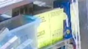 Bodeguero José Alba en el ataque captado por cámara de seguridad en 2022.