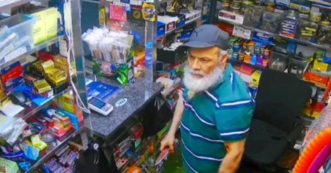 Bodeguero José Alba en el ataque captado por cámara de seguridad en 2022.