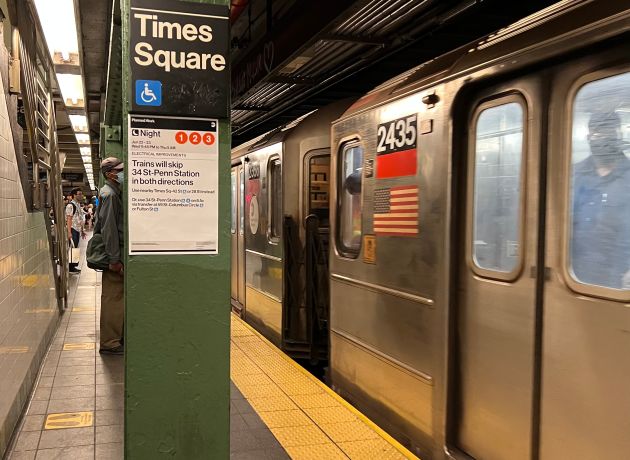 Advierten posible dura alza de tarifas y recortes en servicios del metro ante crisis financiera de la MTA